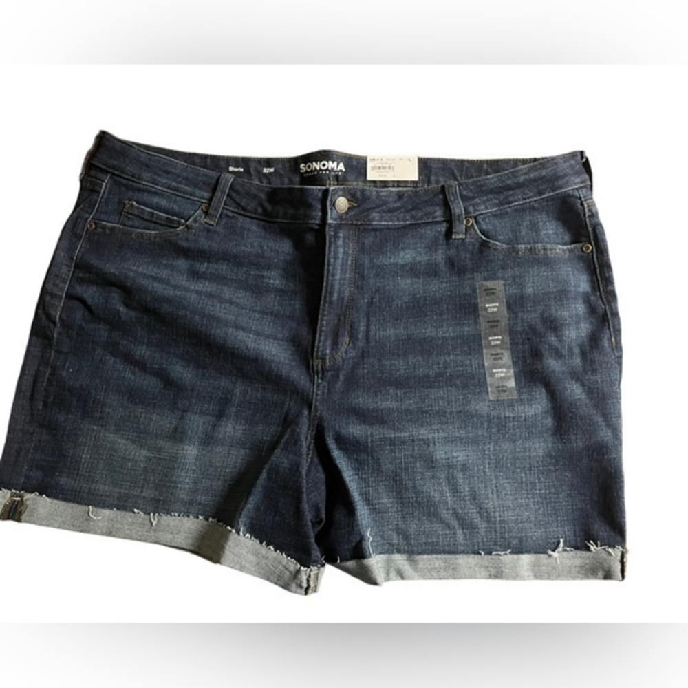 Sonoma womens plus size 22W high waisted darker wash denim shorts. NWT‎